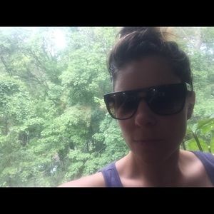 Meet your Posher, Alyson